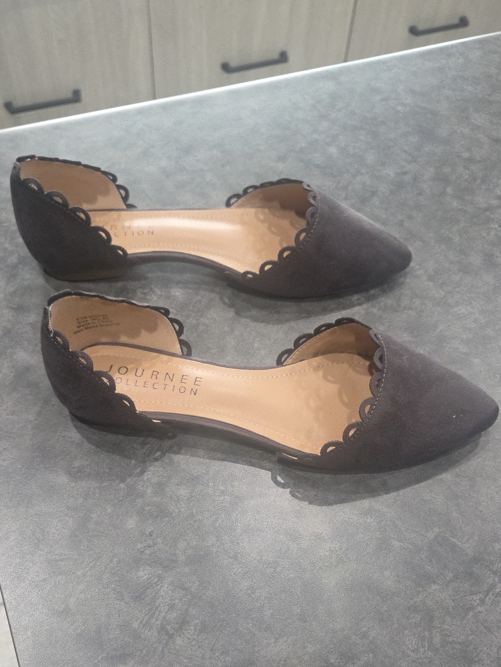 Journee Collection Gray Scalloped Pointed D'Orsay Flats